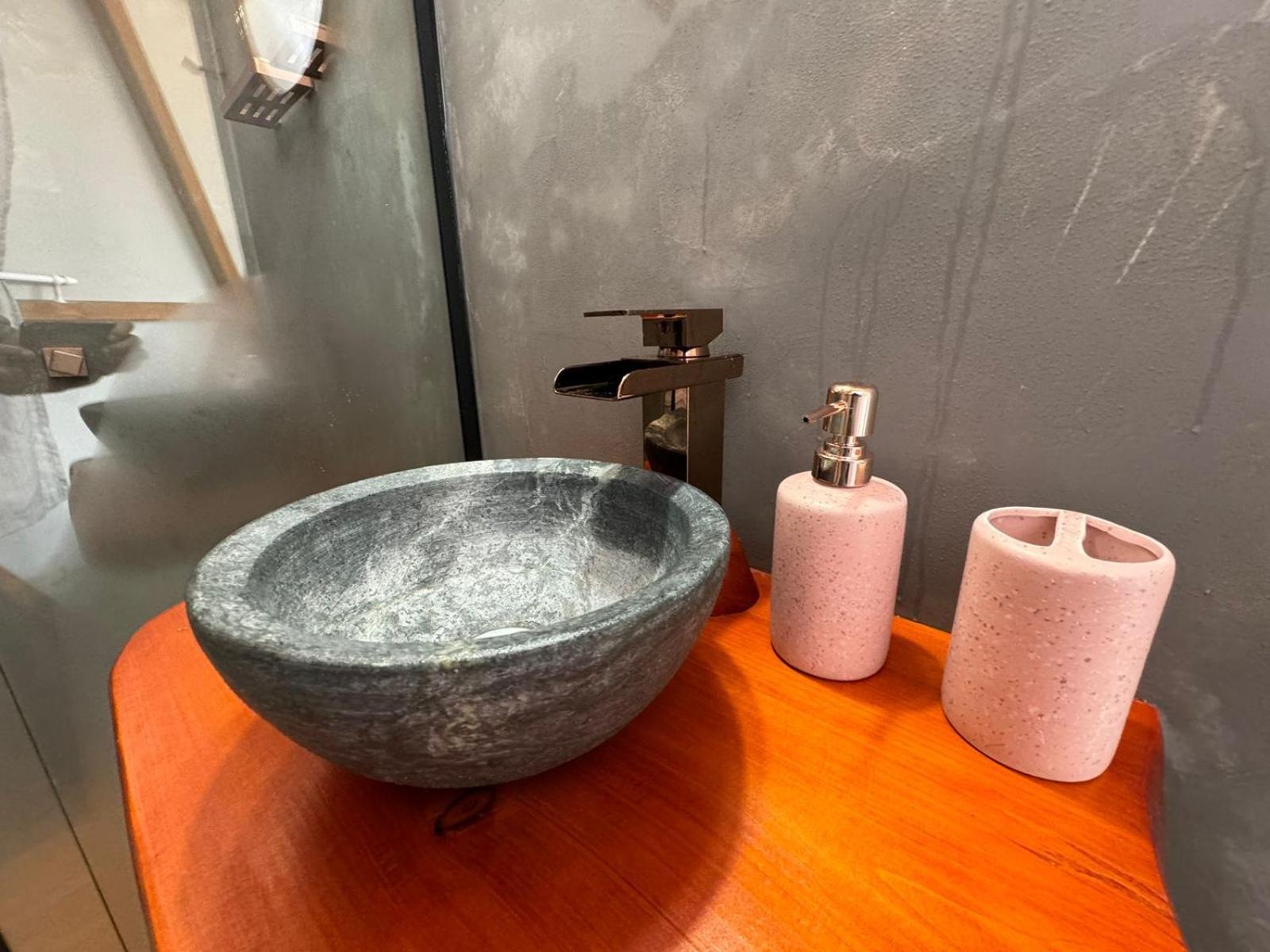 Apartamento Domo Geodesico Com Ar-condicionado E Banheira